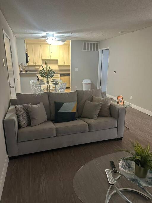 Two Bedroom Hollywood Apartment Los Angeles Exterior photo