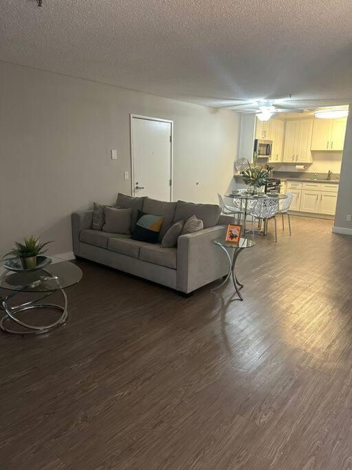 Two Bedroom Hollywood Apartment Los Angeles Exterior photo